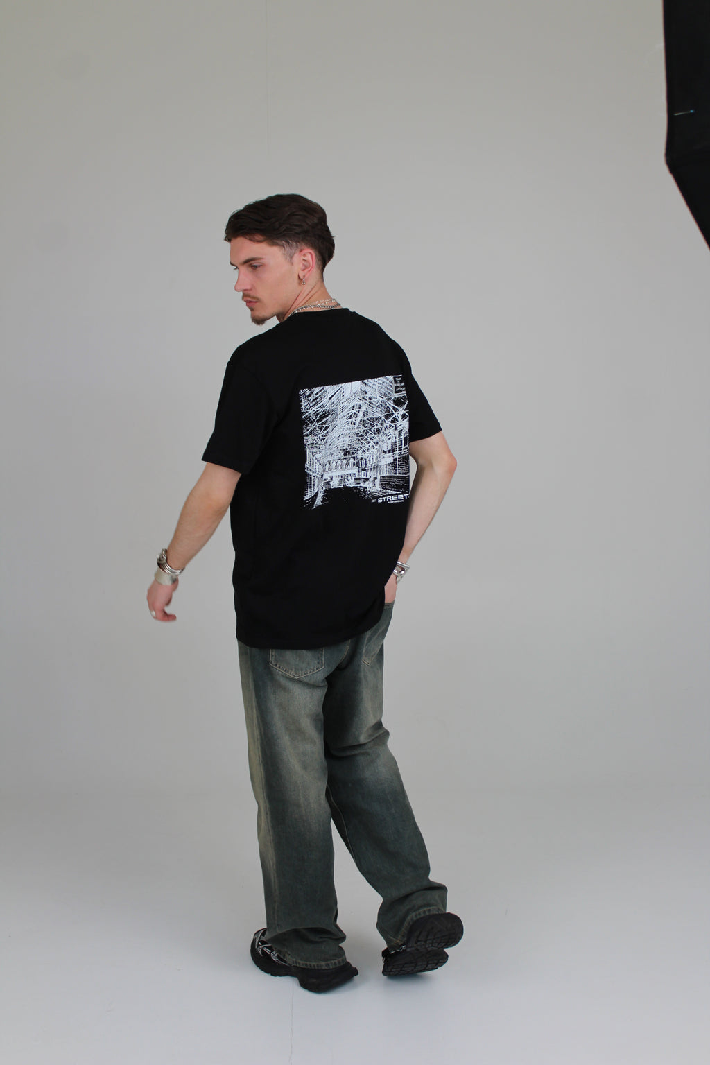 AMS. Tee